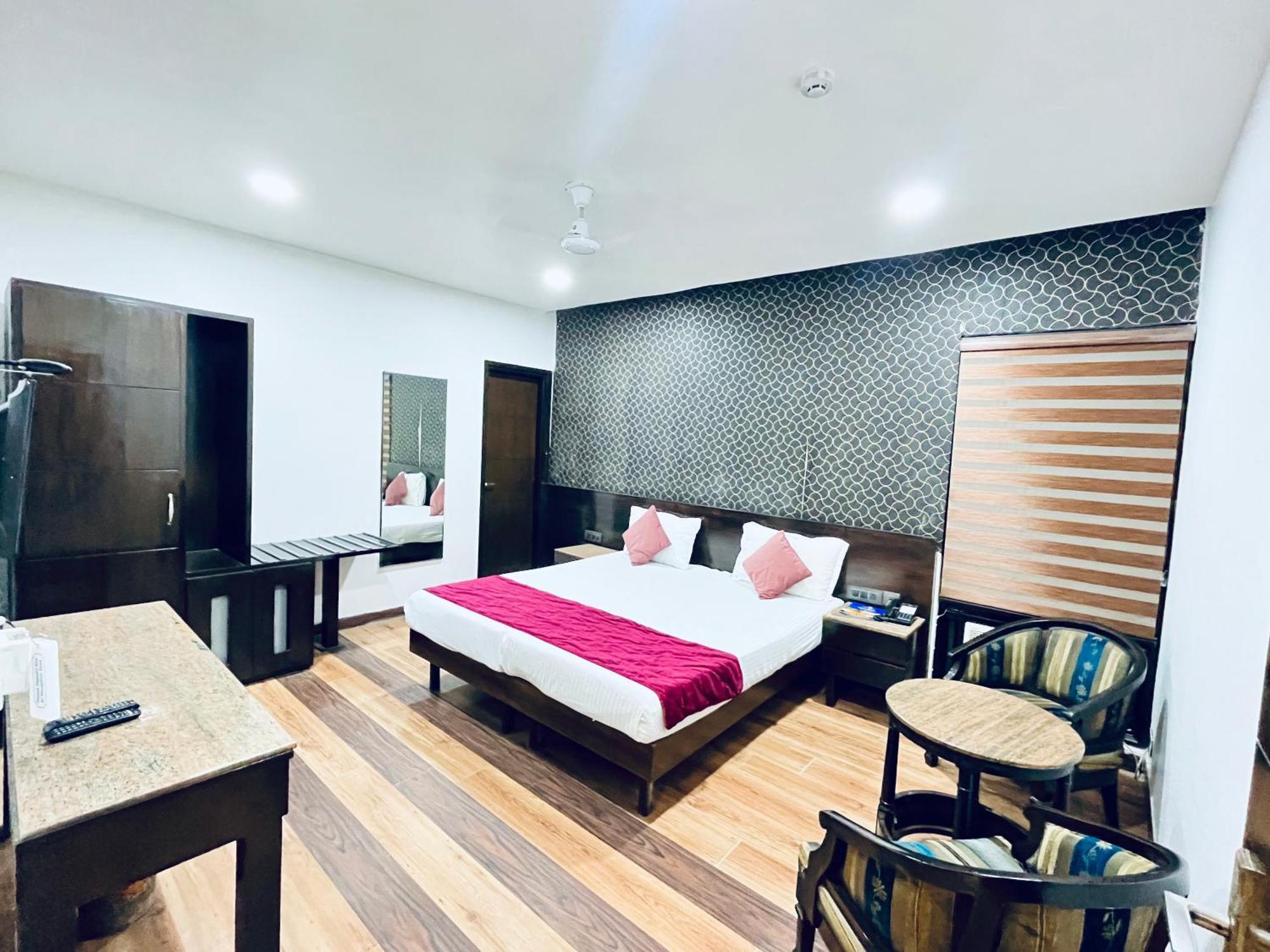 Ganga Ashoka Hotel Rishīkesh Exteriör bild